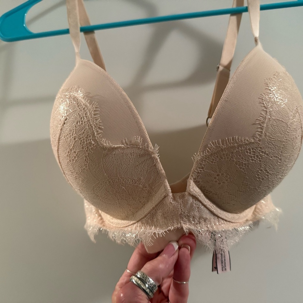 Victoria's Secret Lace Push-Up Bra in Cream